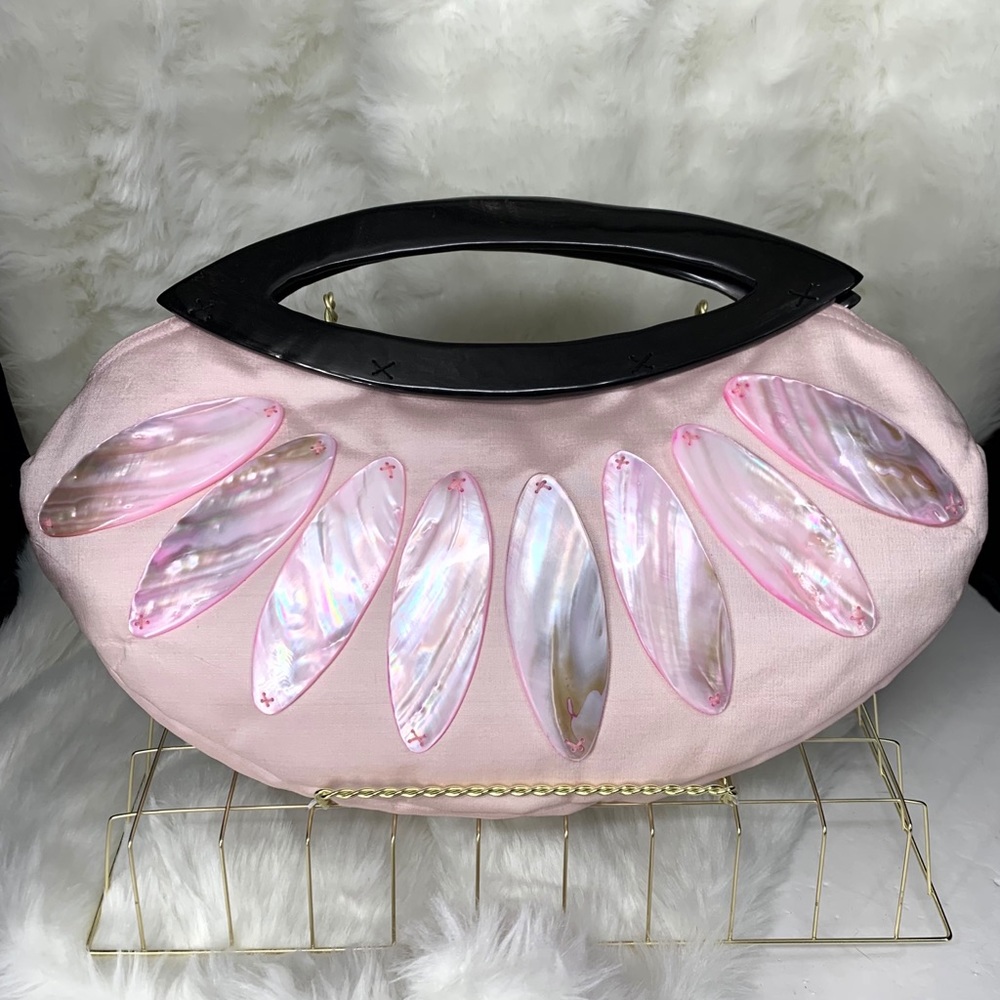 Vintage Shell Embellished Acrylic Handle Clutch